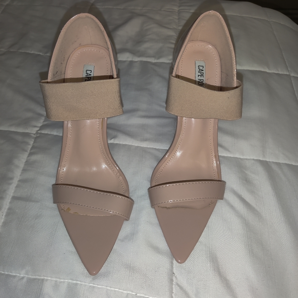 Woman's heels size 7M